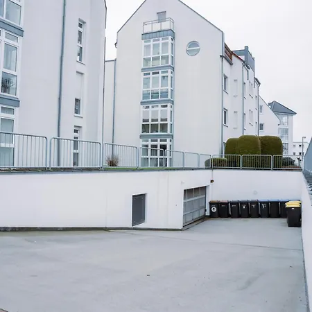 Lio Deluxe Kueche Terrasse Parken Netflix